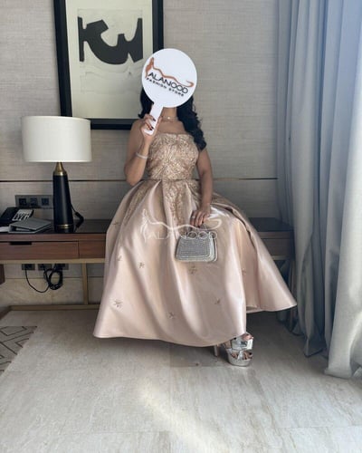 فستان هبه الذهبي الفاخر