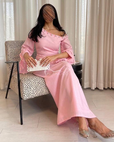 فستان غرام بلون وردي واسع وانيق