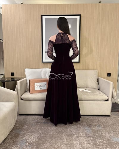 فستان سهرة أنيق بتصميم عصري وأكمام دانتيل