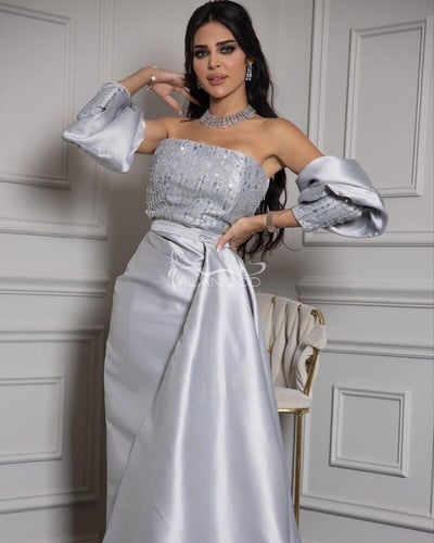 فستان سهرة عصري بأكمام بف منفصلة بتصميم فخم