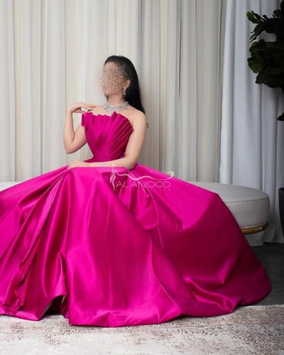 فستان سهره فوشي بتصميم أنيق وفخم