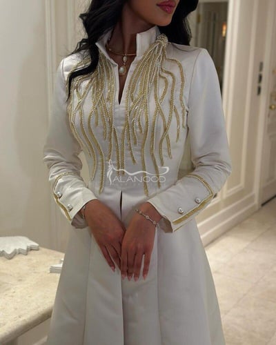 فستان سهرة سكري بطريز ملكي بتصميم فخم