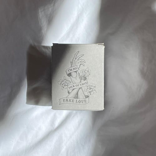 شمعة FAKE LOVE Limited Edition