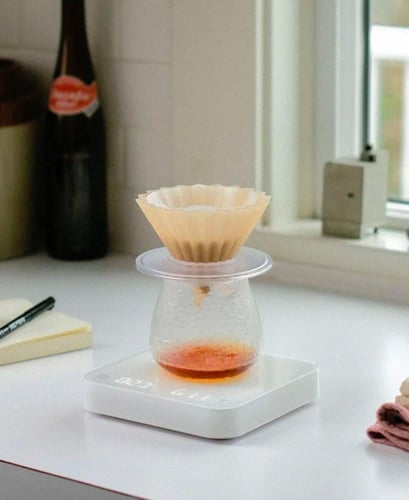 قمع 01 بتصميم اوريقامي أكريليك مع قاعده Red