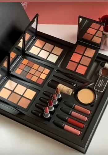 بوكس مكياج ماركة KWK