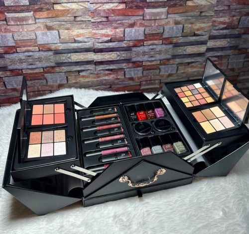 بوكس مكياج متكامل من ماركة eif