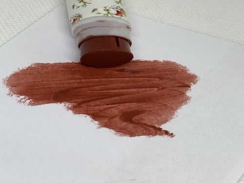 مرطب شفاه مكون من ٣ درجات