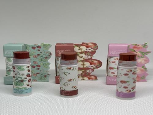 مرطب شفاه مكون من ٣ درجات