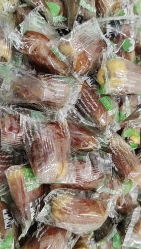 تمر صقعي محشي لوز مغلف 500 غرام