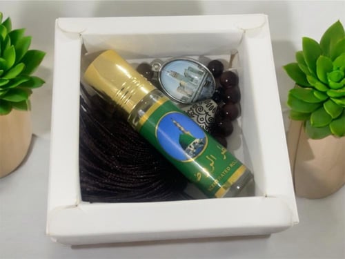 مجموعة ( سبحة و عطر ) اللون البني