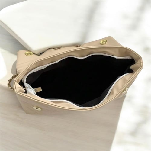 شنطة - حقيبة كتف بسيطة مزينة بسلسلة مطرزة مع مقبض...