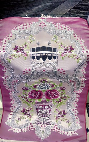 سجادة - سجادة صلاة بتصميم الكعبة المشرفة - الزهري