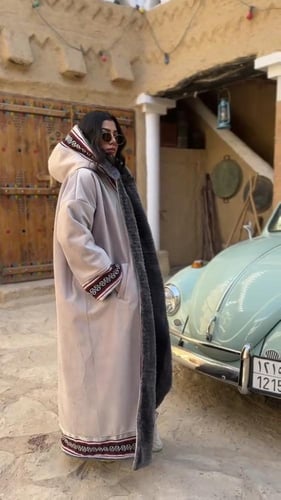 فروه نسائي أنيقة