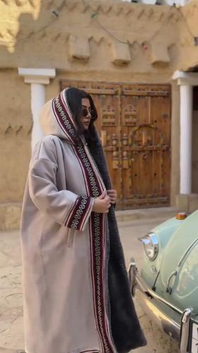 فروه نسائي أنيقة