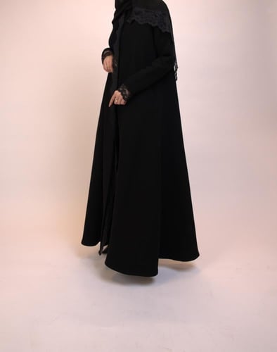 عباية كريب مع الدانتيل