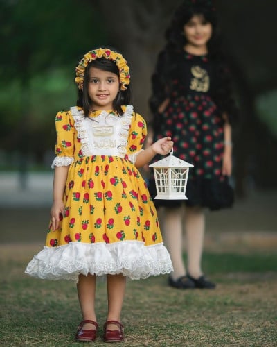 فستان شالكي اصفر /دانتيل بالاسم