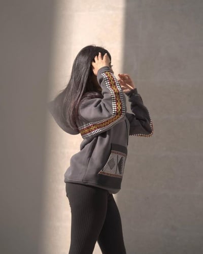 بلوفر تراثي أنيق