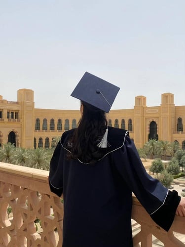 عبايه تخرج 2025