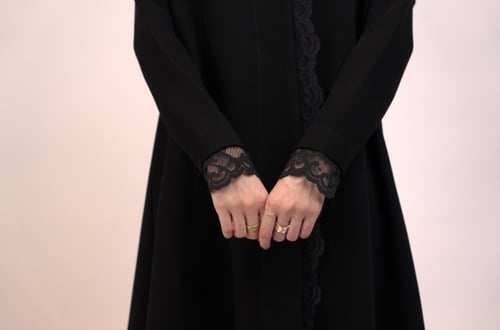 عباية كريب مع الدانتيل