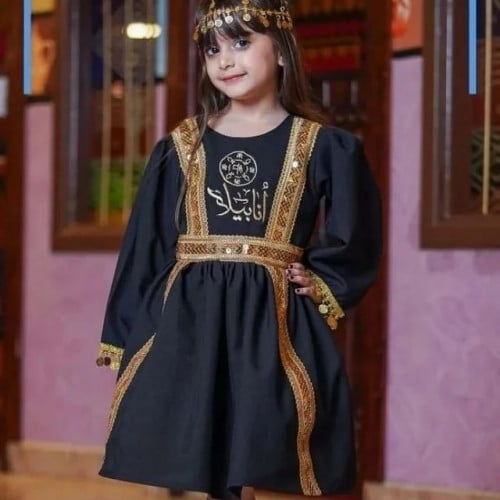 فستان الفخامة اسود بالاسم وشعار يوم التأسيس