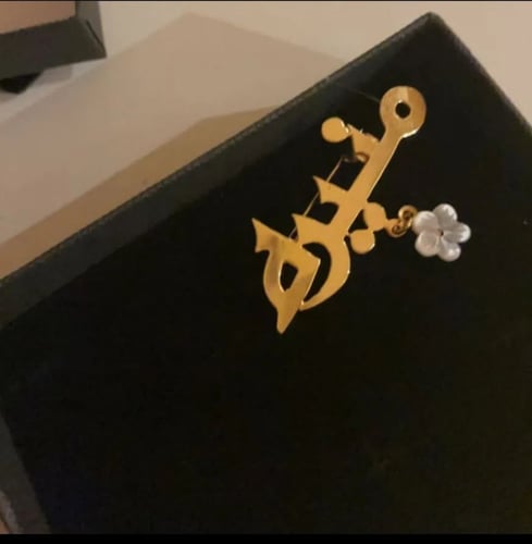 بروش اطفال بالاسم مع الورده