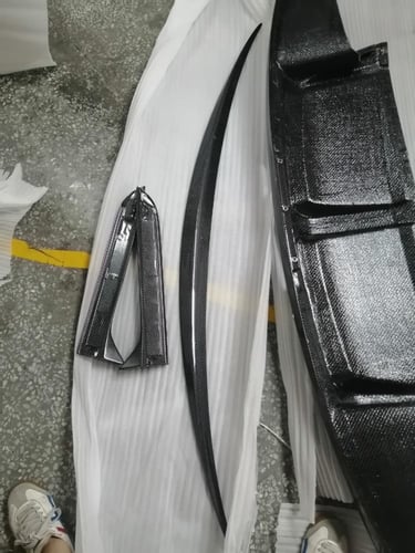 قطع كاربون فايبر لبنتلي بنتايجا من موديل 17-19