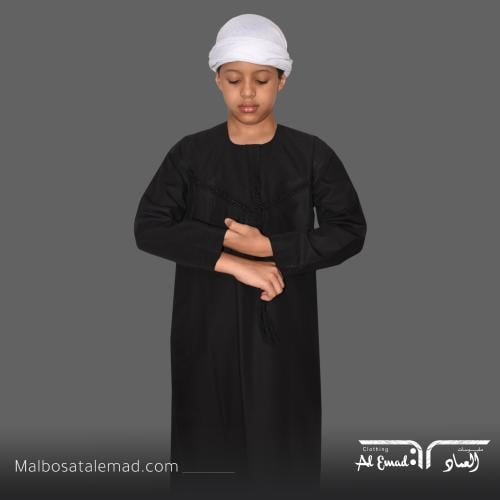 ثوب ولادي إماراتي أسود بتصميم أنيق