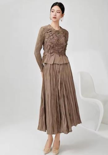 طقم تنوره وبلوزه مورد كم طويل - 65