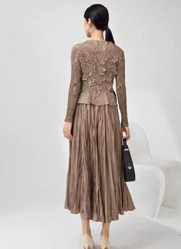 طقم تنوره وبلوزه مورد كم طويل - 65