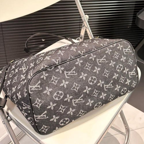 شنطة لويس فيتون