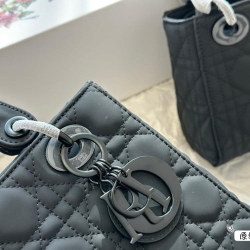 شنطة ليدي ديور