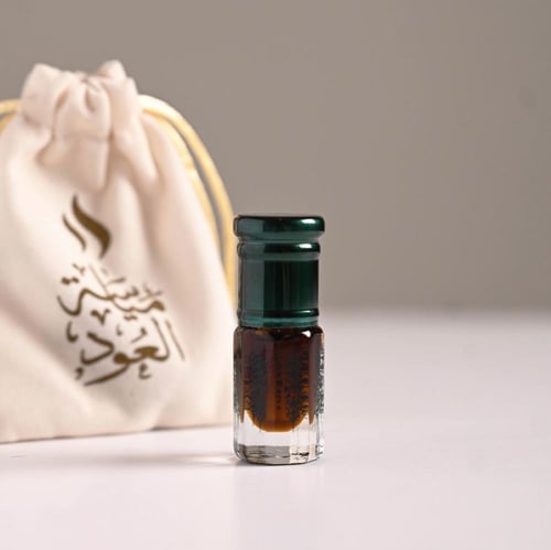 دهن عود فاخر تركيبة من هندي سيوفي وكمبودي وسيلاني