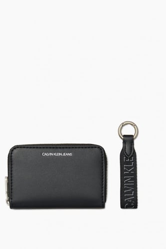 Calvin Klein بوك + ميداليه