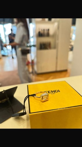 ذهبي Fendi ring