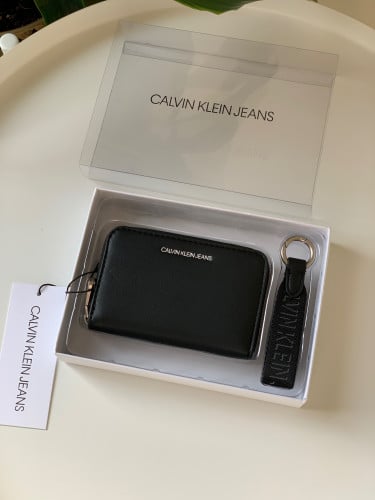 Calvin Klein بوك + ميداليه