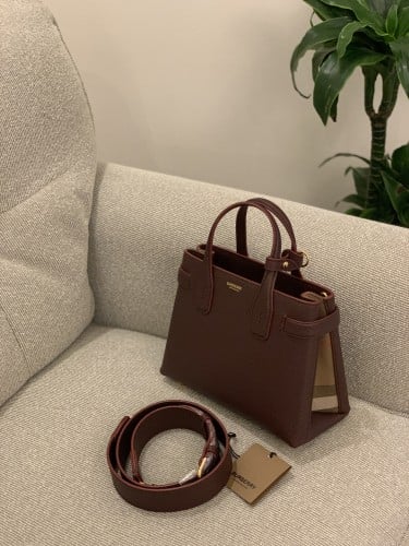 عنابي Burberry Small