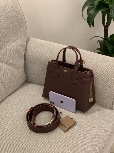 عنابي Burberry Small