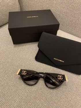D&G بني