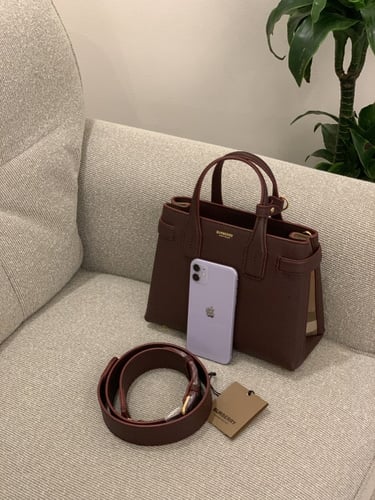 عنابي Burberry Small