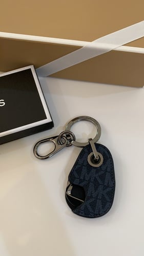 ميدالية Michael Kors- مع البوكس فقط