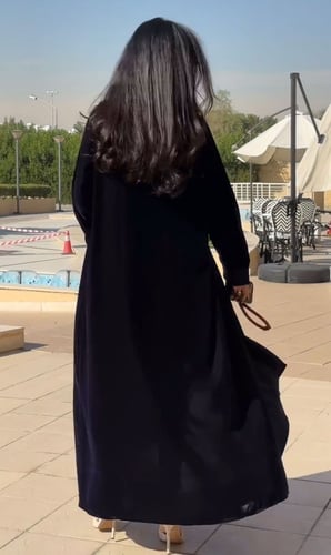 عباية كتف بجيوب كسرات من الجوانب- ايف ستايل