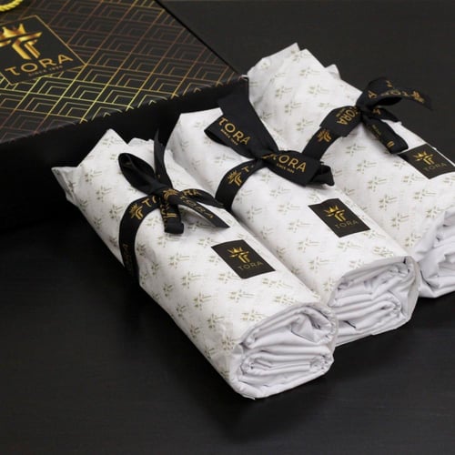 أندونيسي واقف كامل