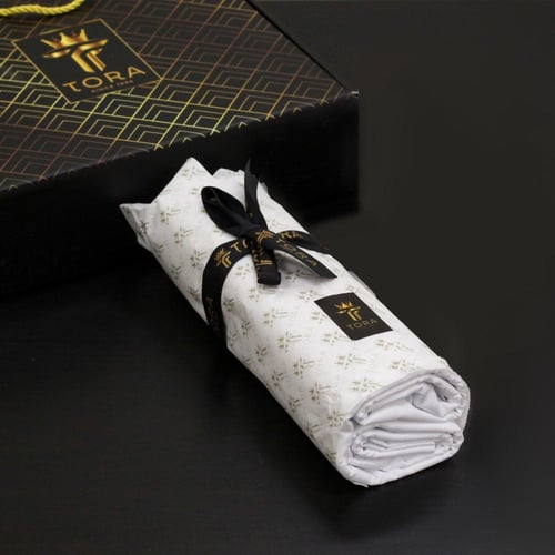 أندونيسي واقف كامل