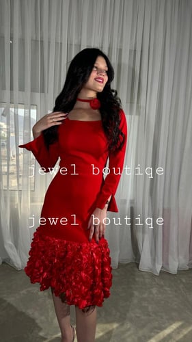 فستان مزين بورود