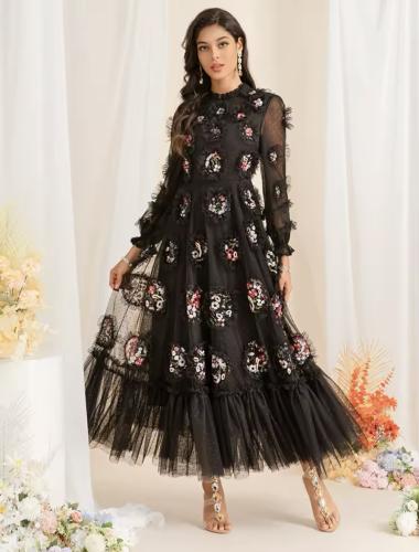 فستان بأكمام طويله