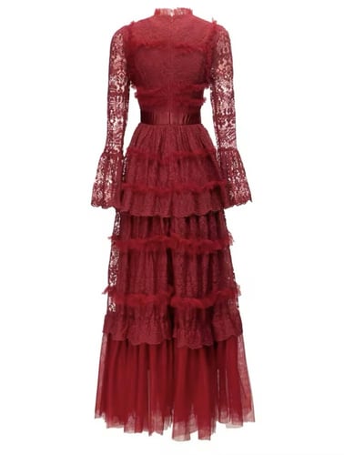 فستان بأكمام طويله