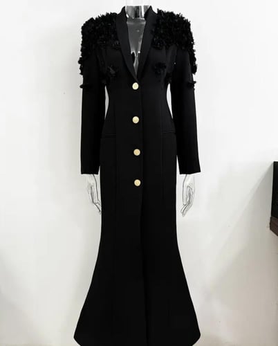 فستان مزين بورود