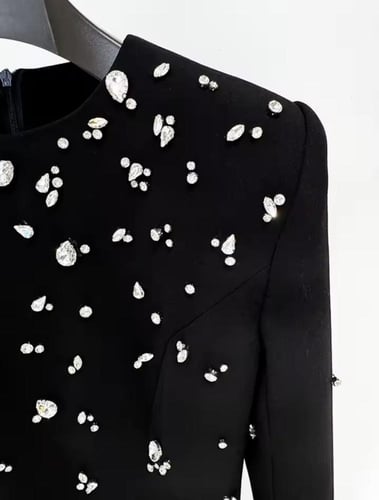 فستان باكمام طويله