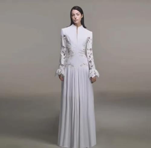 فستان باكمام طويله