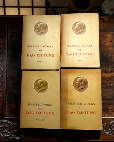( 288 ) Selected Works of Mao Tse-Tung - Complete Four-Volume Set with Mao Portrait Frontispiece - Foreign Languages Press, Peking...